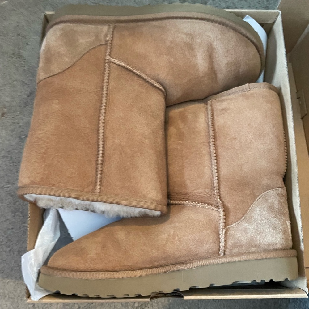 Ugg Size 8 - image 1